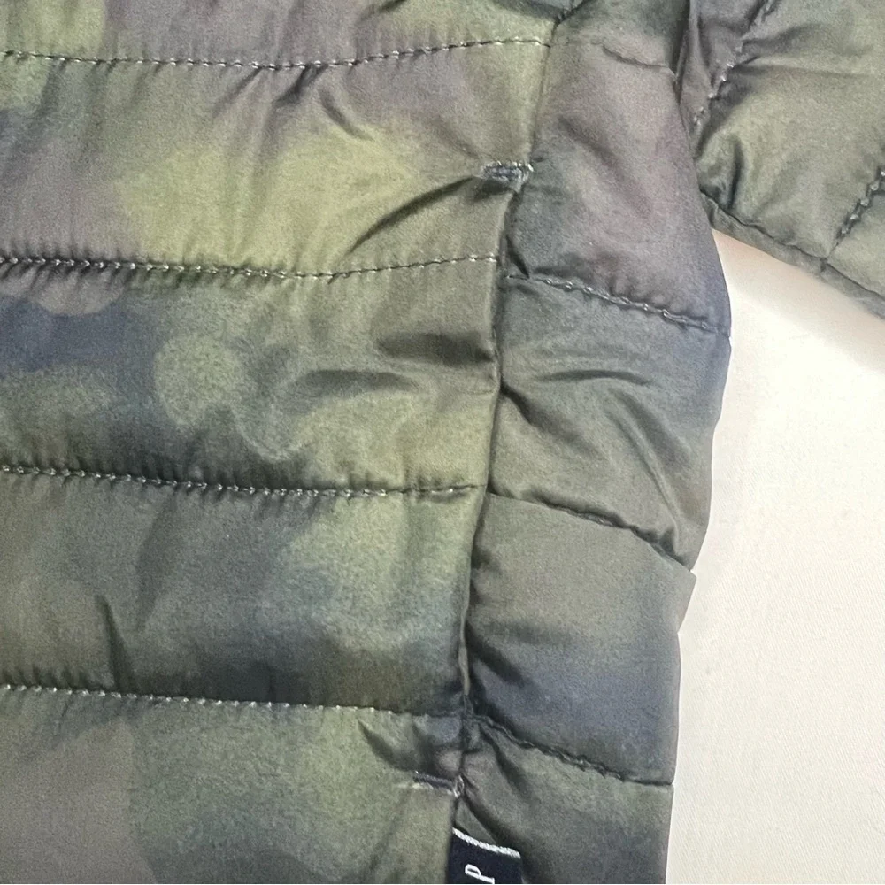 Baby Gap Cold Controlled Hooded Puffer Jacket in Green Camo in Size 0-6 Months